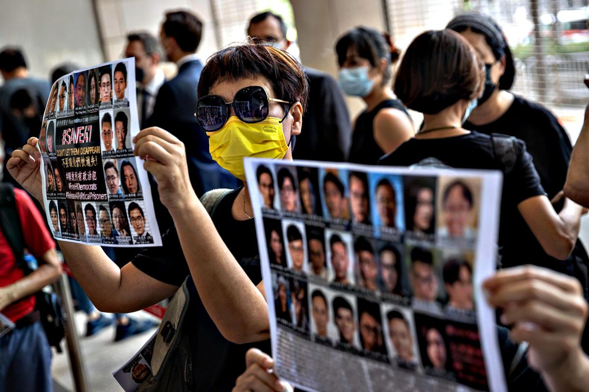 Pechino celebra il voto farsa di Hong Kong