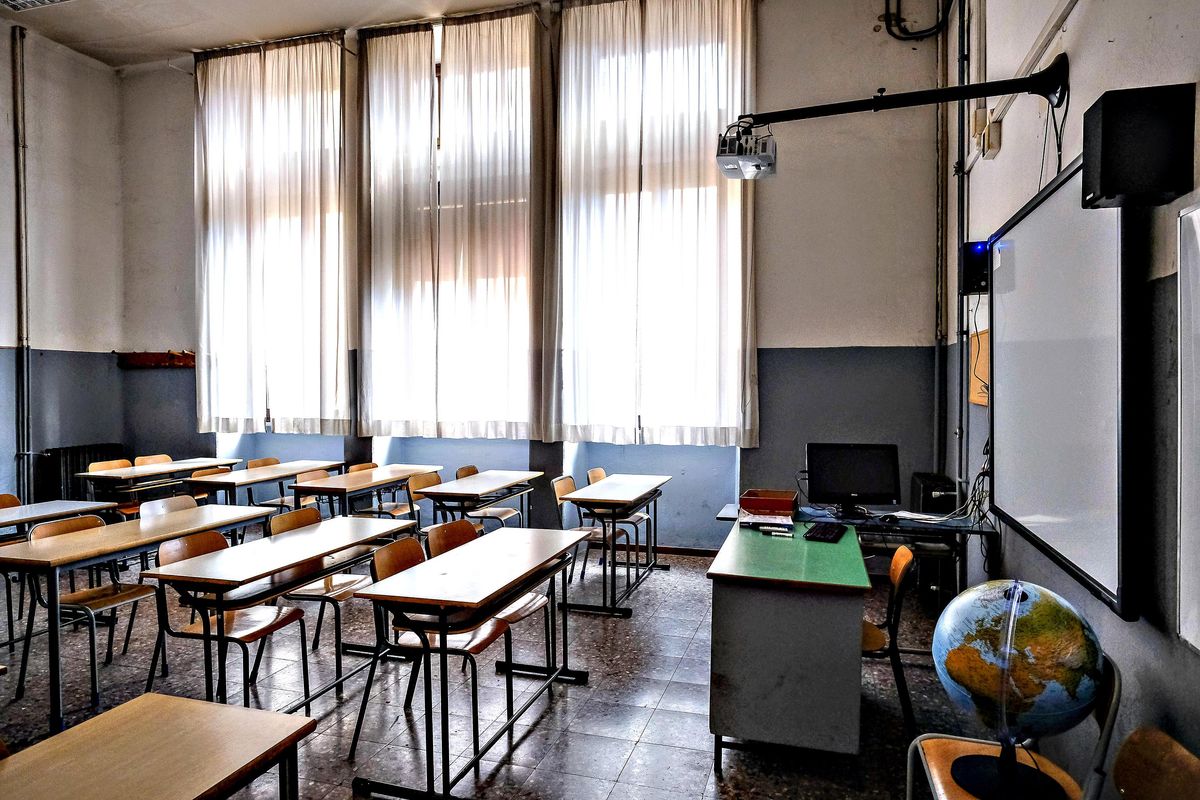 Si buttano avanti. Per adesso in lockdown ci vanno  le scuole