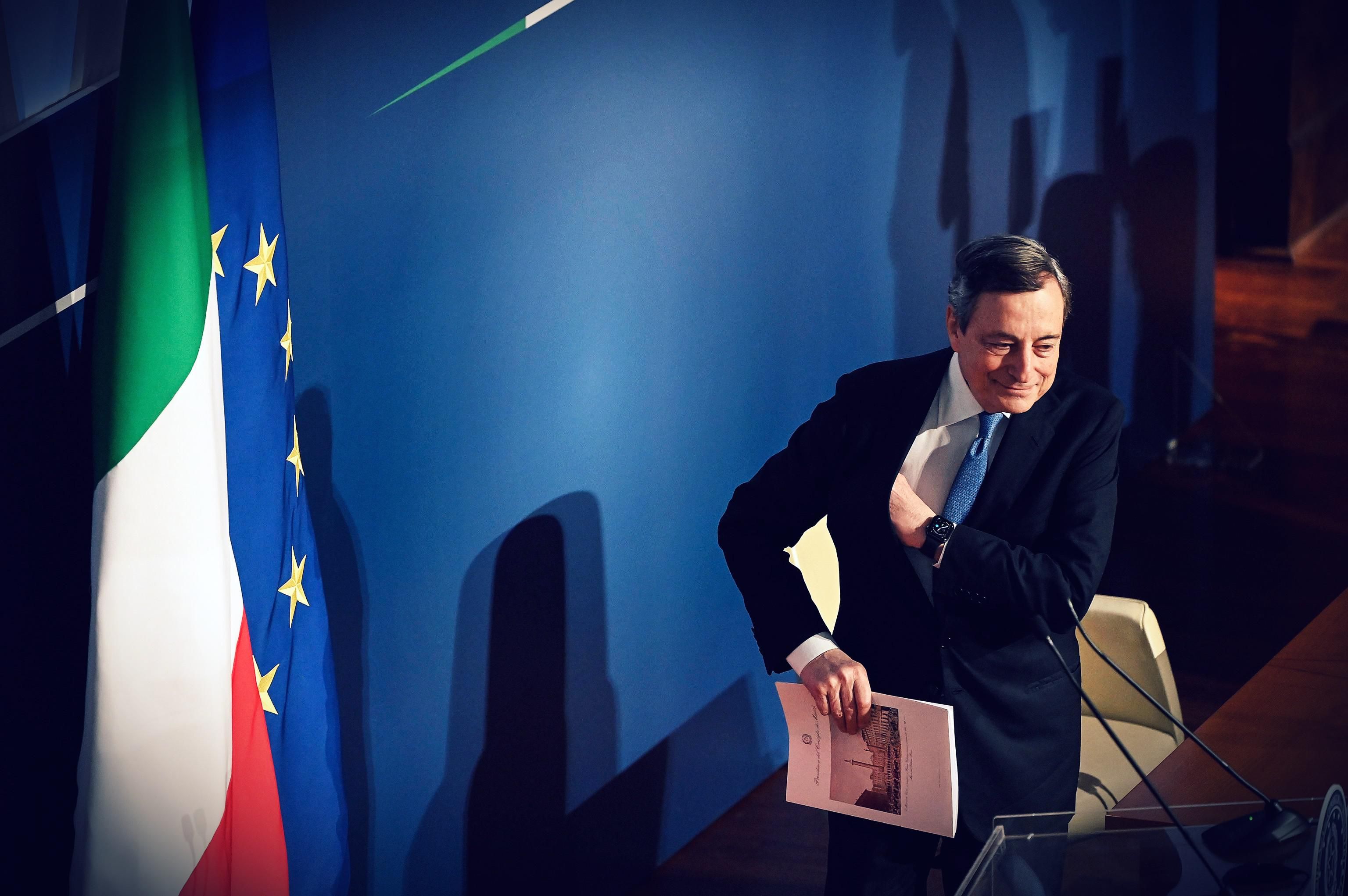 Draghi si butta sul Quirinale per fuggire dal disastro Covid