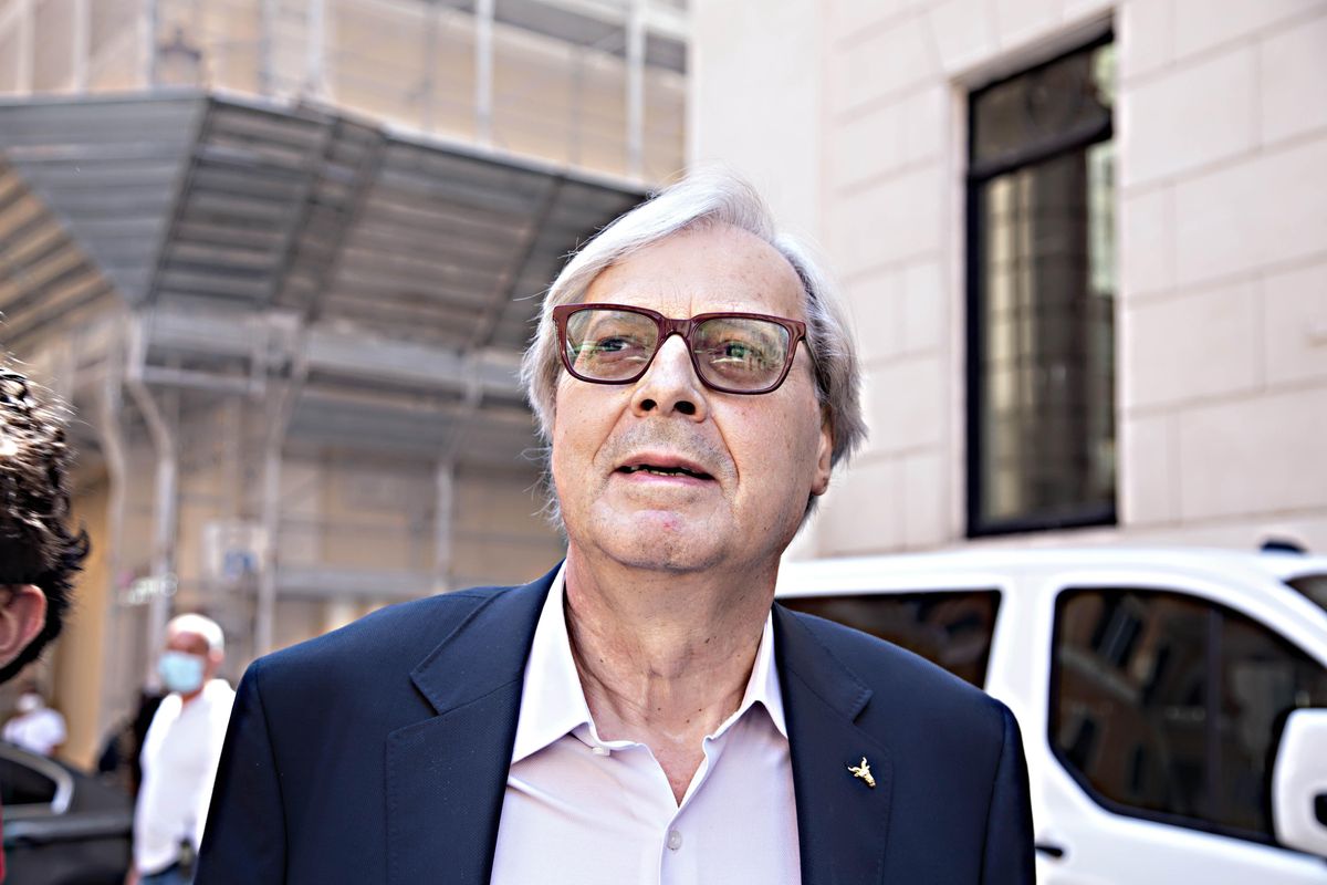 sgarbi intervista covid libro cancro