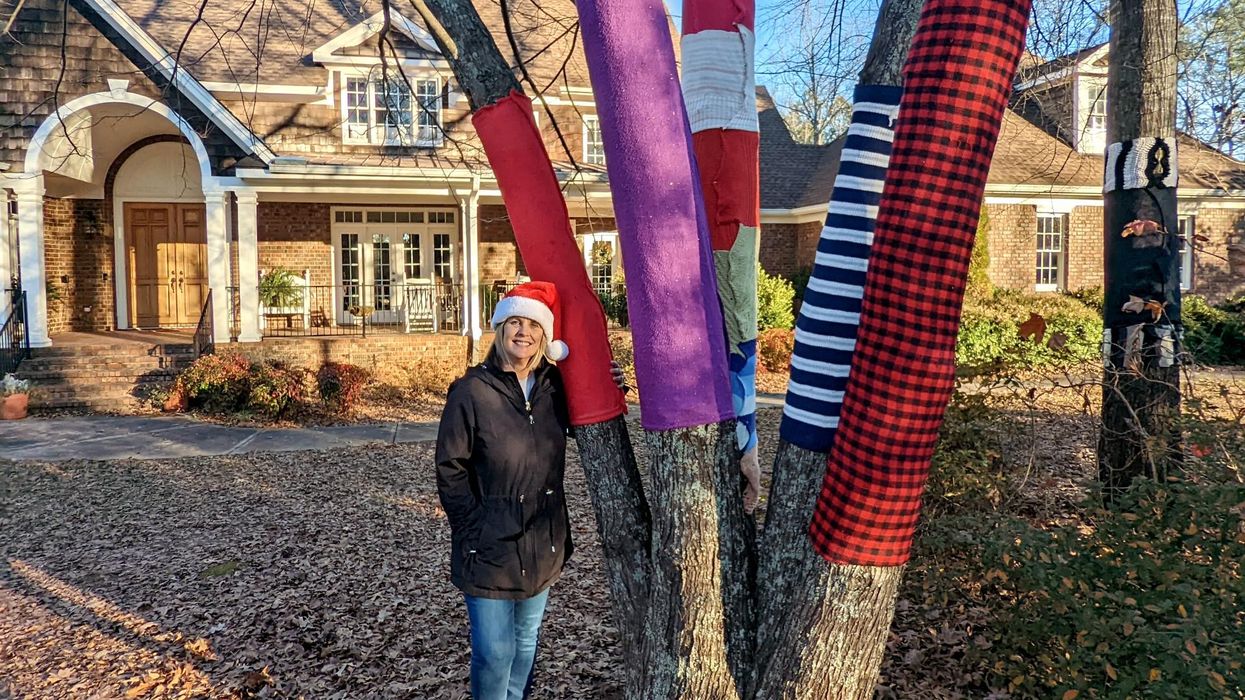This Alabama woman wraps the trees in her yard in blankets each Christmas. Here’s why