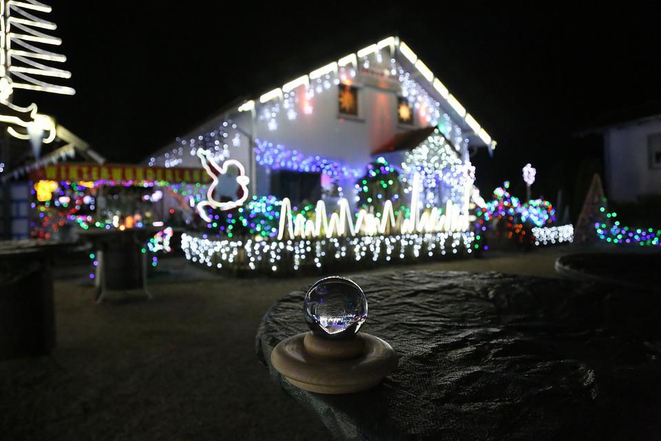 https://www.maxpixel.net/Christmas-Background-Lighting-Decoration-Christmas-4712019