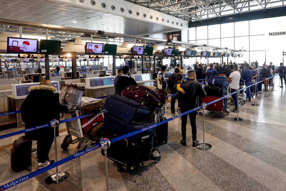 Restrizioni, quarantene e tamponi. Vanno all’aria i piani per le vacanze