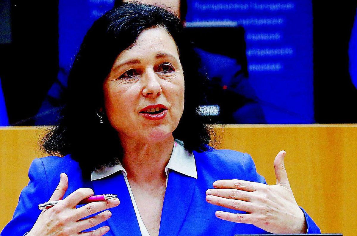 Bruxelles s’infuria, ma china la testa Draghi tira dritto sui test ai vaccinati