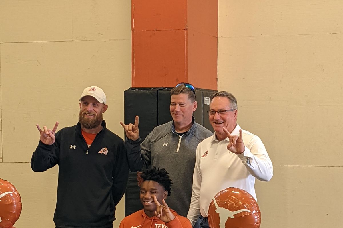 Horns Up: BJ Allen officially signs to Texas!
