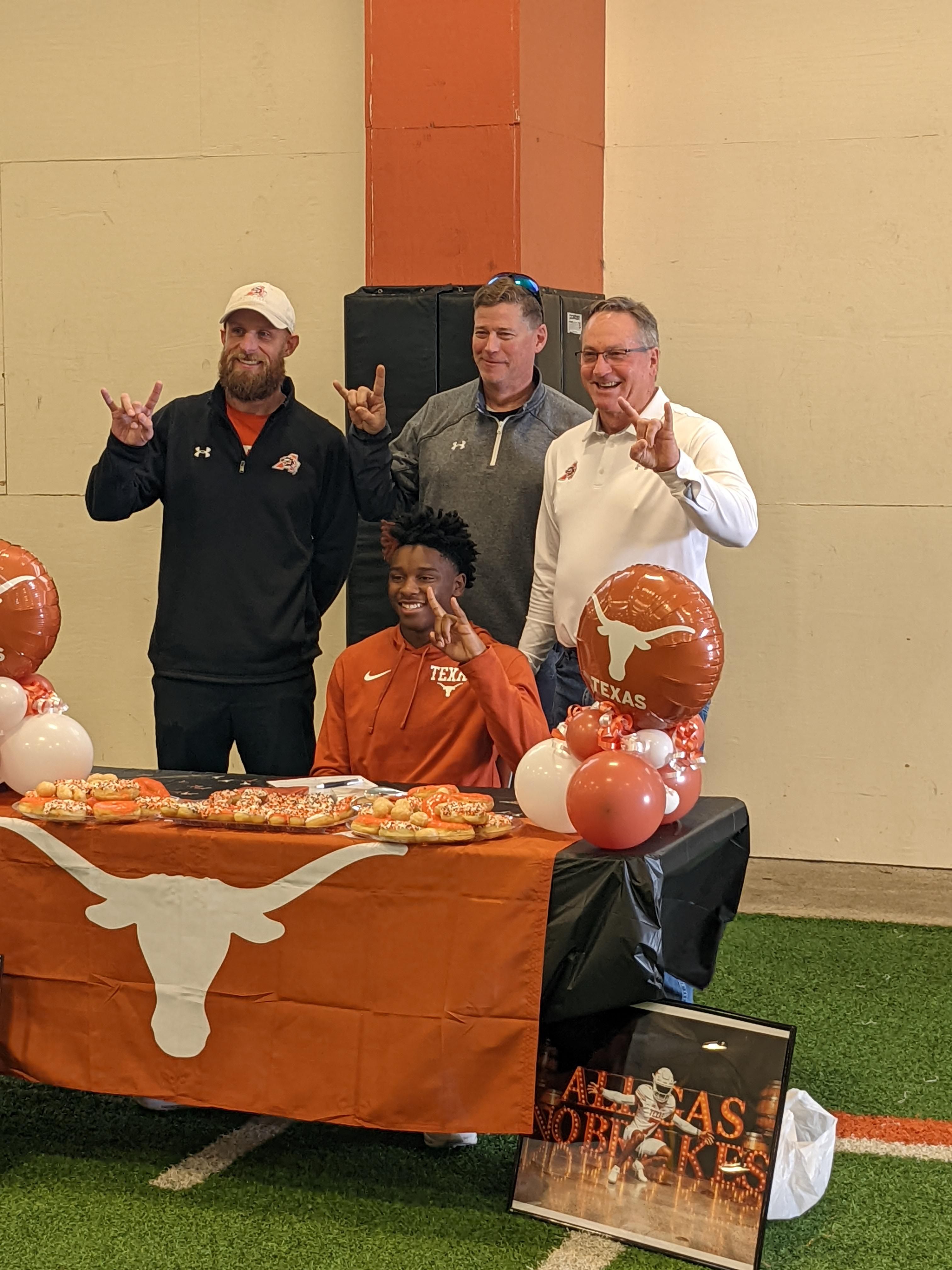 Horns Up: BJ Allen officially signs to Texas!