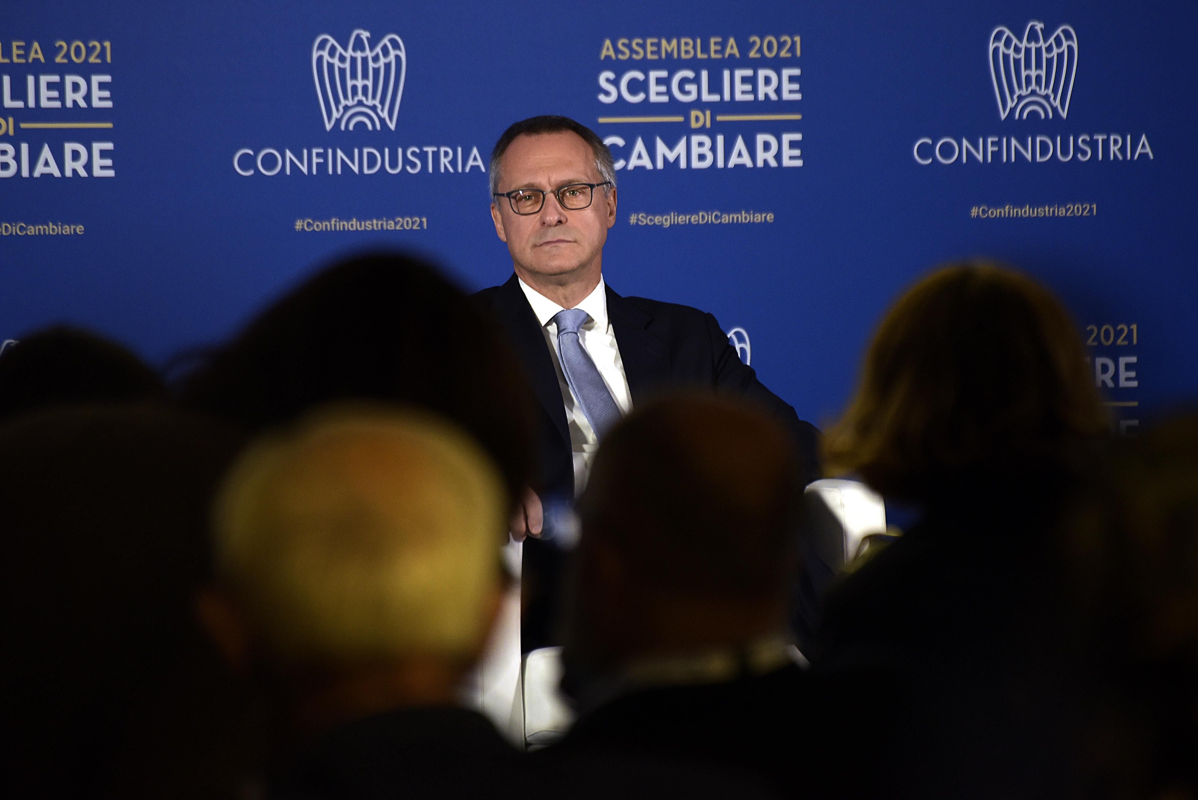 Per Bonomi il Pil è fermo per colpa dei no vax