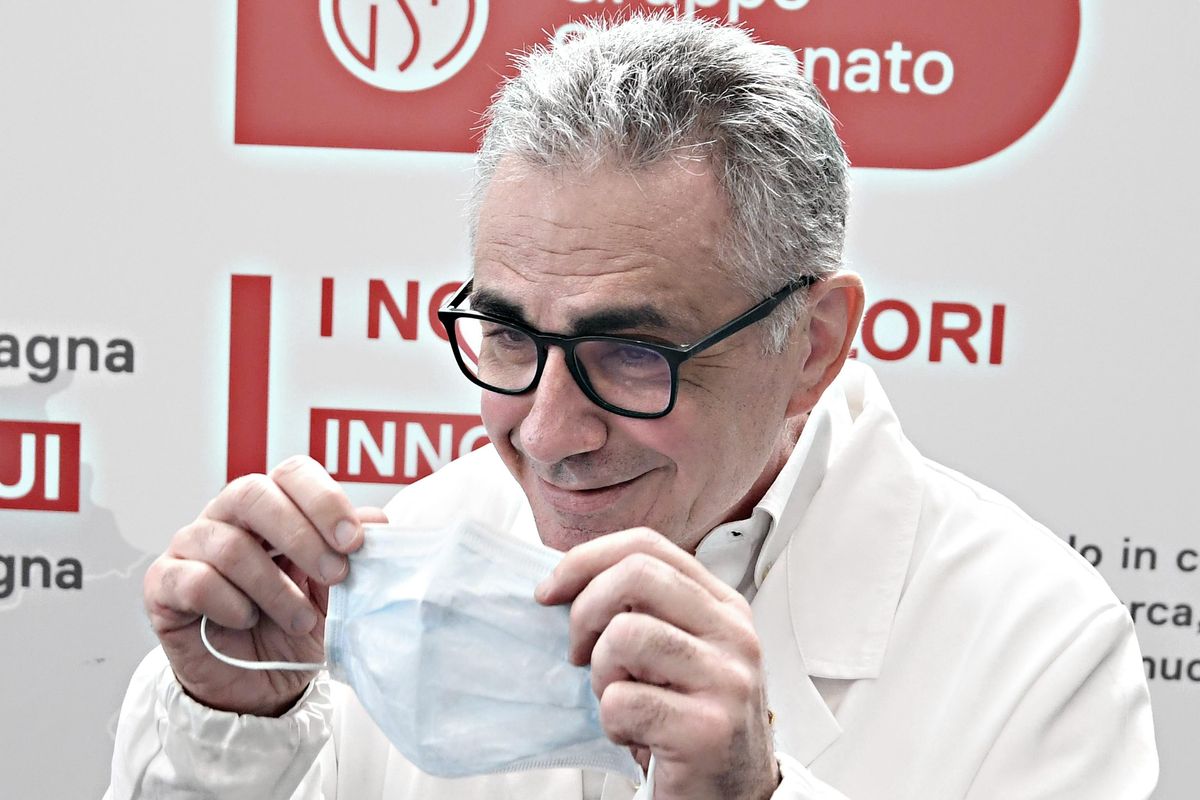 Quelli che dicevano «Chi ci segue è salvo» ora ordinano pure di ubbidire in silenzio