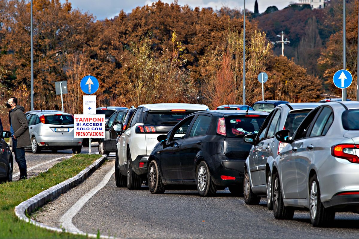 Quarantene e contagi svuotano gli ospedali