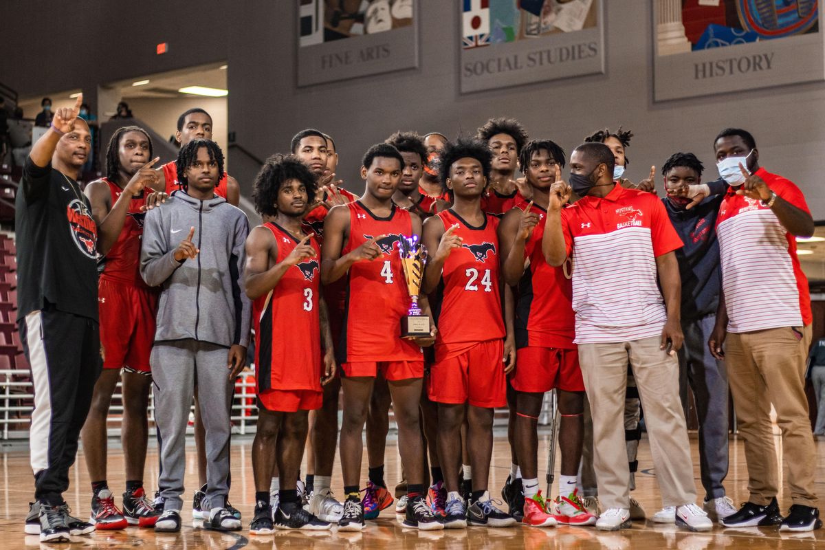 PHOTO GALLERY: VYPE Holiday Invitational presented by Whataburger Day Two