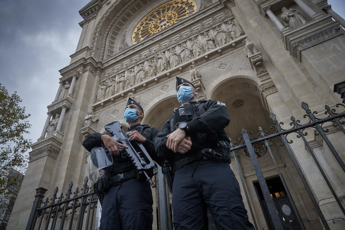 La via crucis dei cristiani francesi: 686 attacchi a chiese e sacerdoti