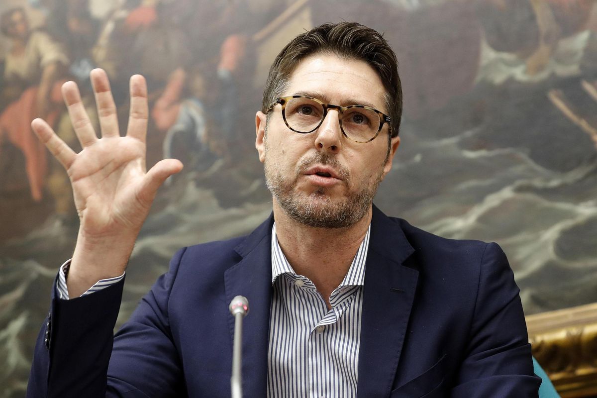 Nicola Molteni: «Sbarchi fuori controllo mentre agli italiani vengono imposti divieti»