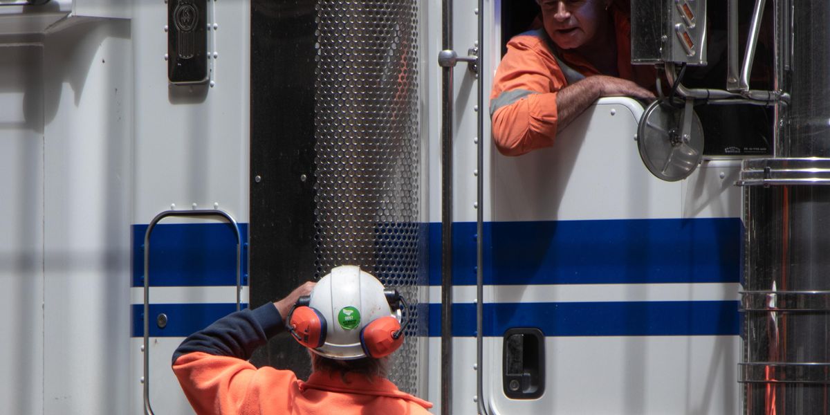Truckers Describe The Strangest Things They've Ever Seen In Passing Cars