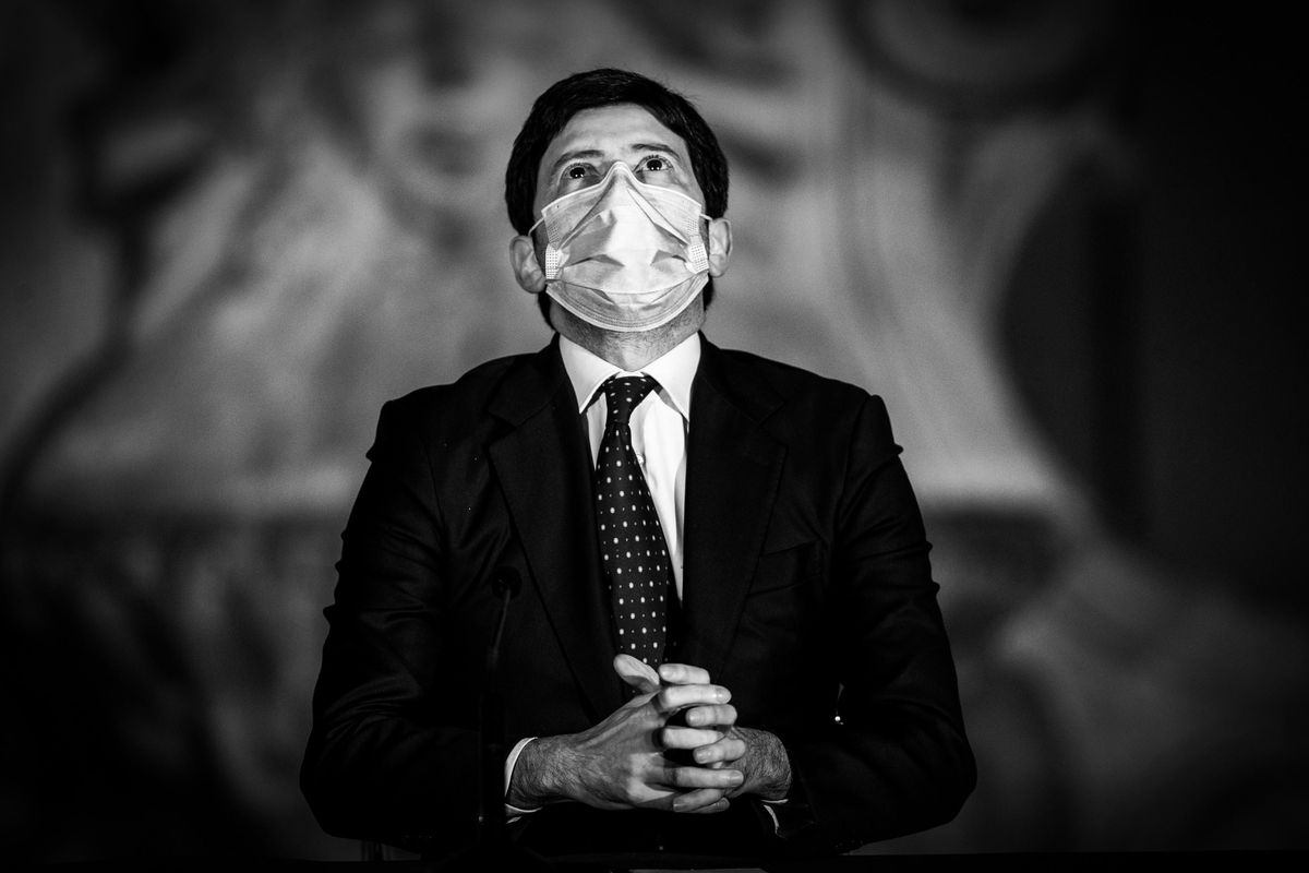 Il rischio paralisi fa cedere i rigoristi. Arriva il «condono» delle quarantene