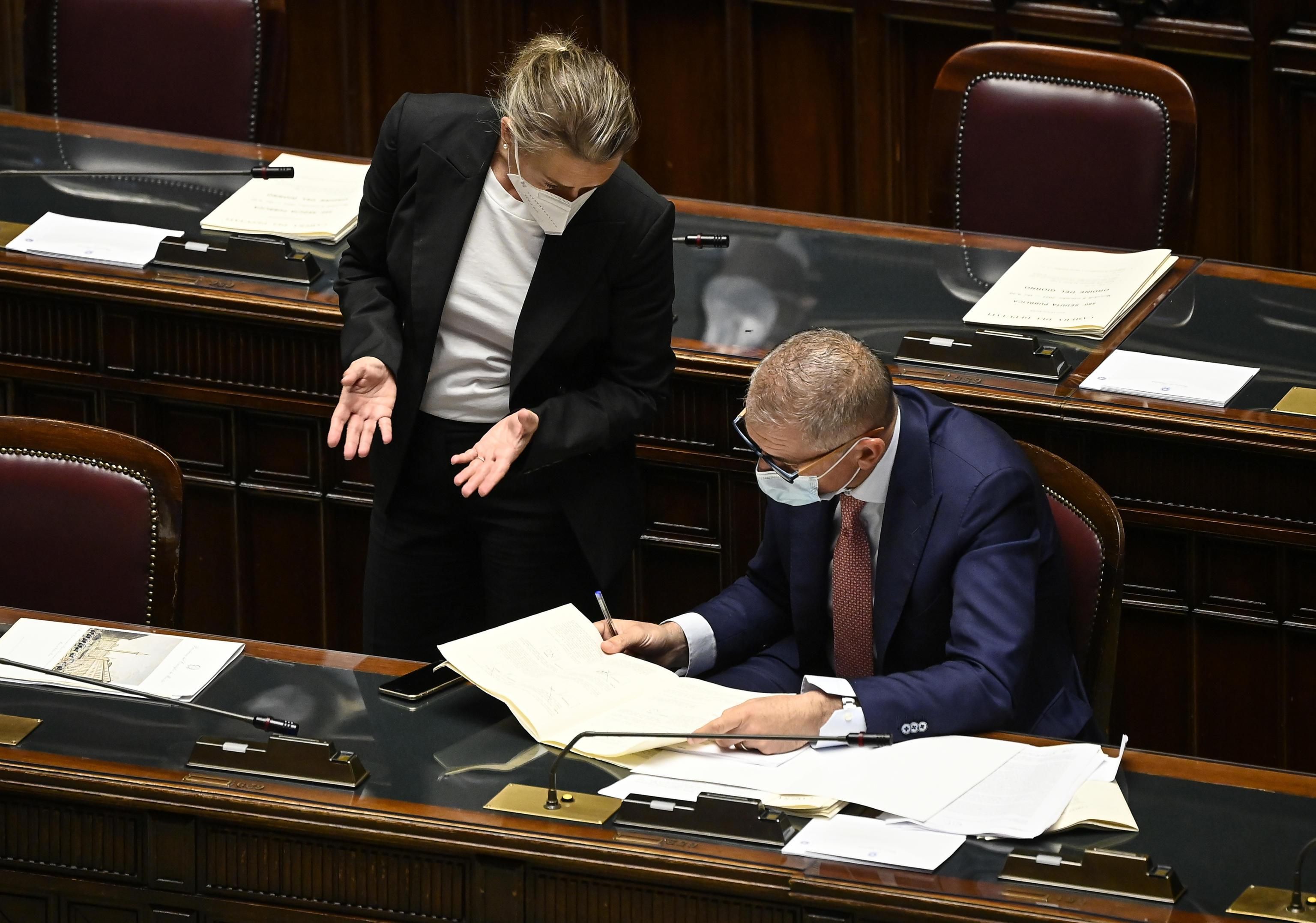 Il Covid ha fatto ammalare il diritto. I decreti ormai sono incomprensibili