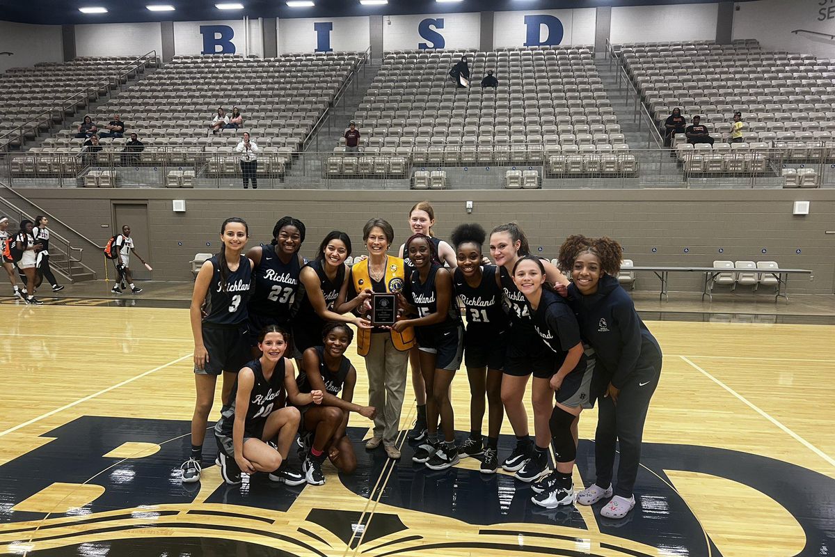 Back on Track: Richland Lady Royals ballin' in the New Year