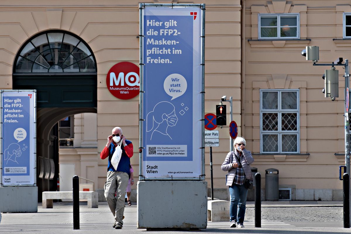 Nuova ondata, cilecca dei rigoristi. In Austria vacilla l’obbligo vaccinale