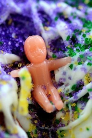 Sliced Mardi Gras King Cake Topped With Toy Baby Stock Photo - Download  Image Now - Epiphany Cake, Mardi Gras, New Orleans - iStock