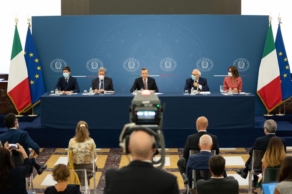 Alla fine Draghi ci mette la faccia. Domani sarà in conferenza stampa