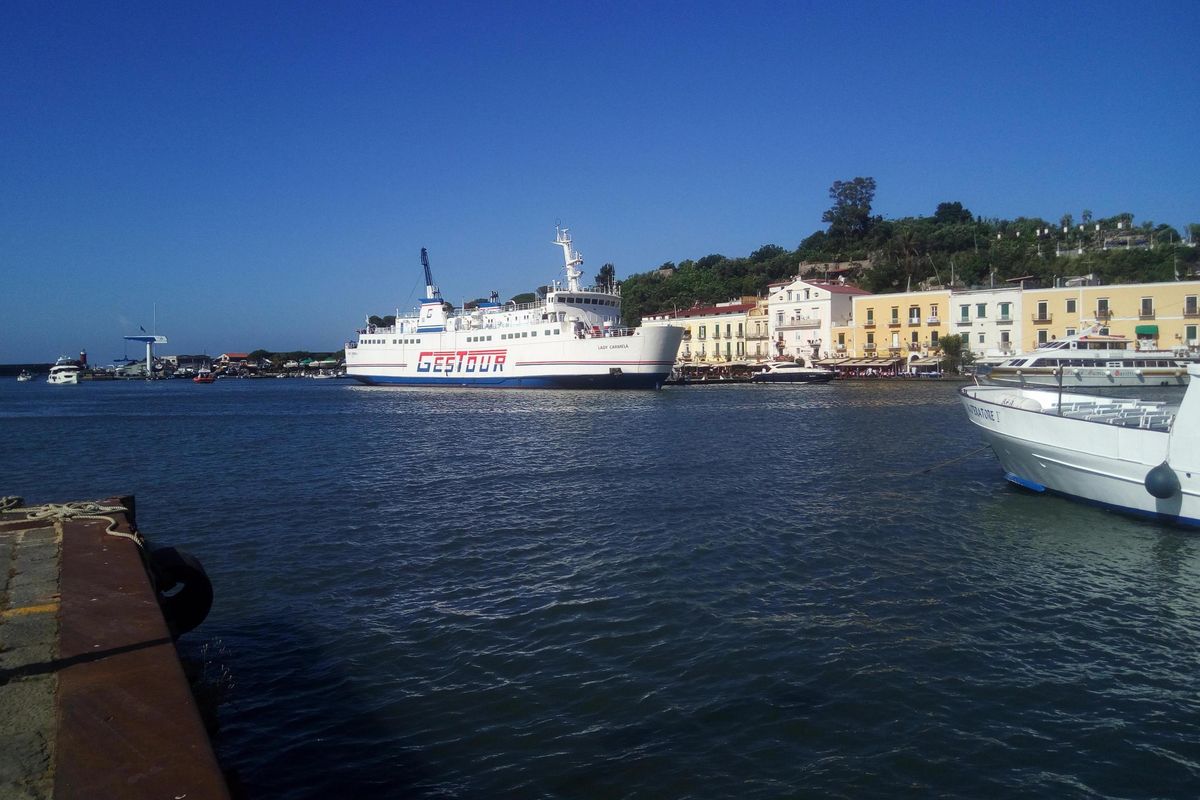 Isole, fino al 10 febbraio pass base per i traghetti