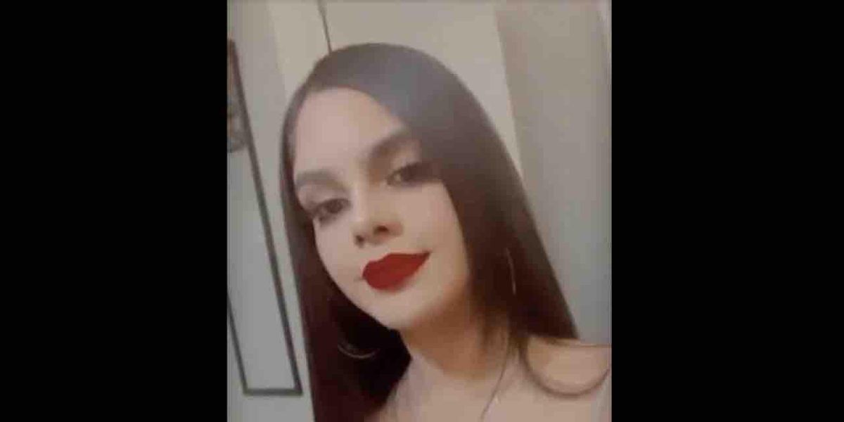 Burger King worker — a 19-year-old female — gives armed robber 0 from register. But on his way out, robber turns around and shoots her dead anyway Burger King worker — a 19-year-old female — gives armed robber 0 from register. But on his way out, robber turns around and shoots her dead anyway