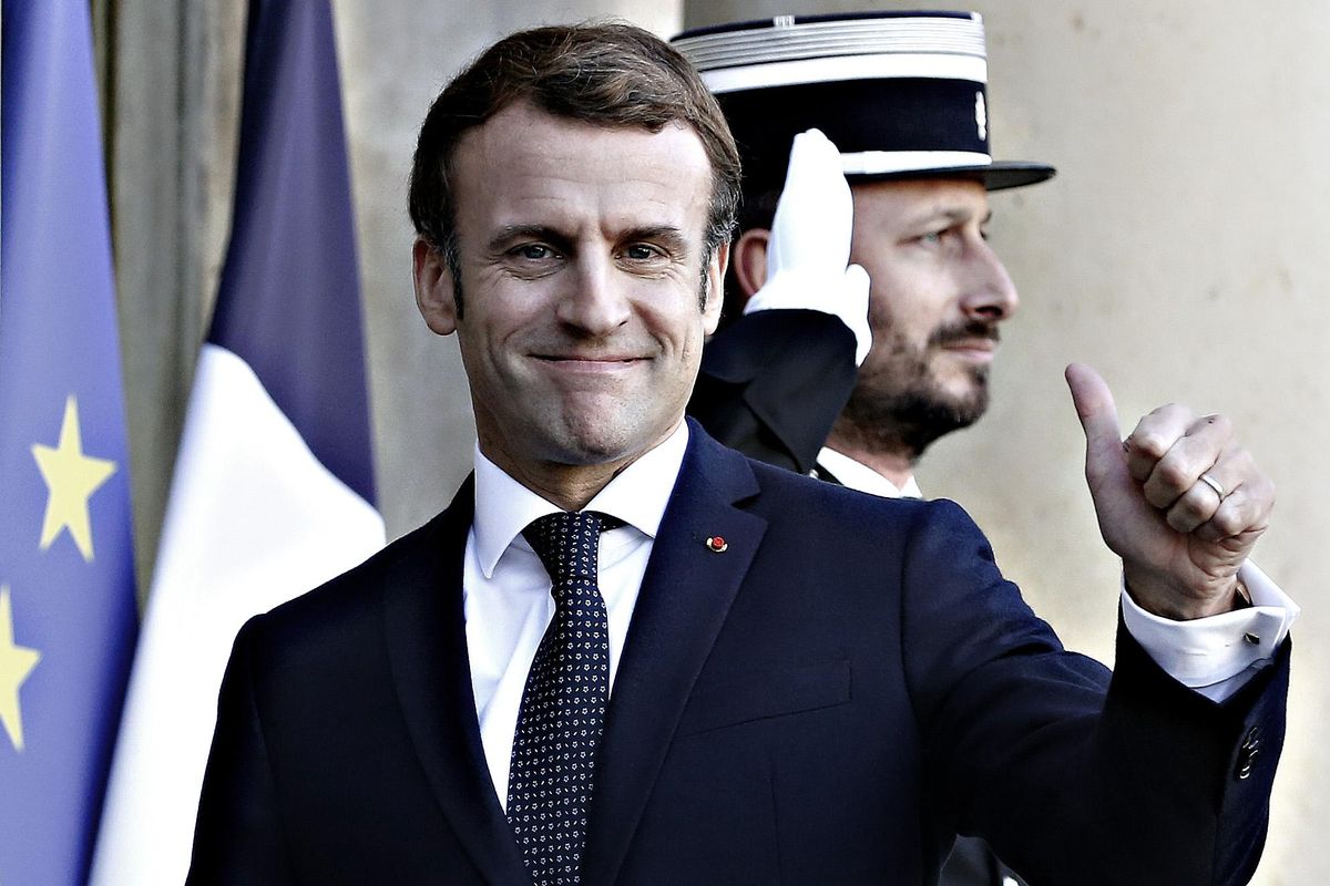 La Camera bassa dà uno schiaffo a Macron e congela il pass francese