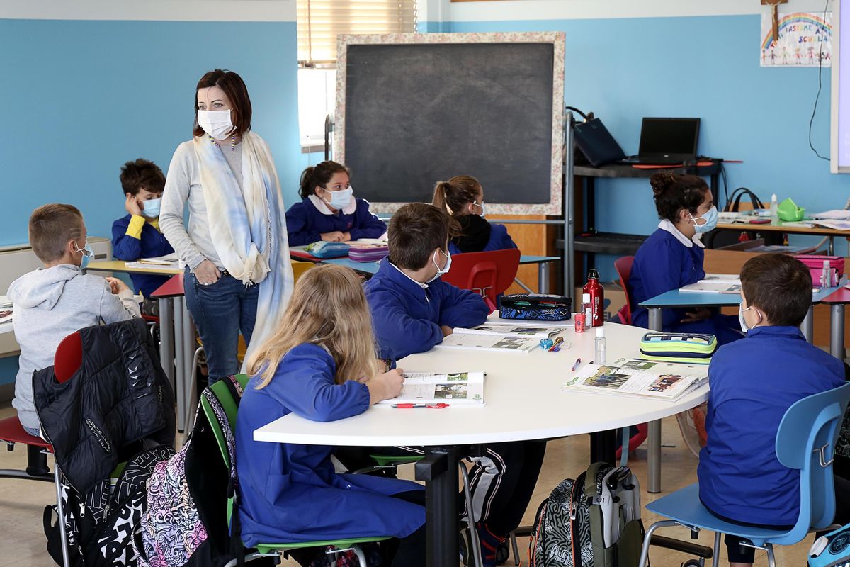 A scuola si torna tutti in presenza. Ma le nuove quarantene sono un quiz