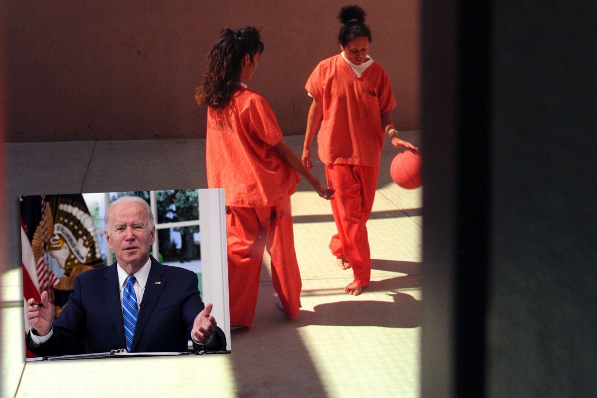 Biden ignora i rischi pur di mandare uomini trans nelle carceri femminili