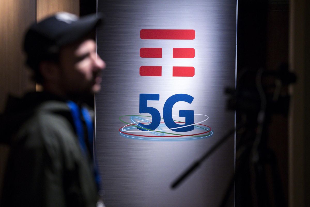 Altro che scorporo della rete tlc. È pronto il rilancio di Kkr su tutta Tim