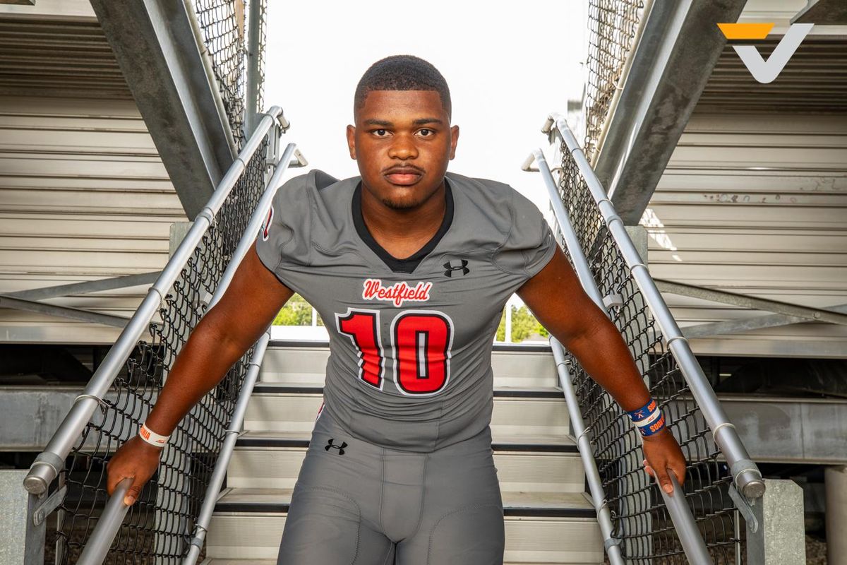 VYPE HOU Public School Defensive Football Player of the Year Fan Poll presented by Academy Sports + Outdoors