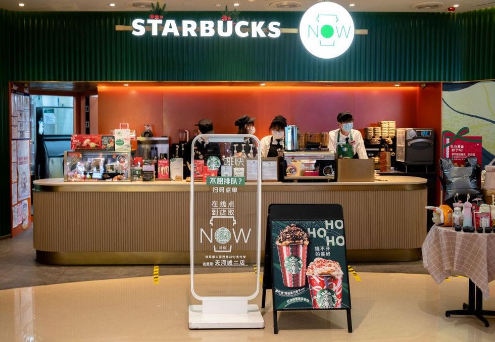 Starbucks drops employee vaccine mandate | LaptrinhX / News