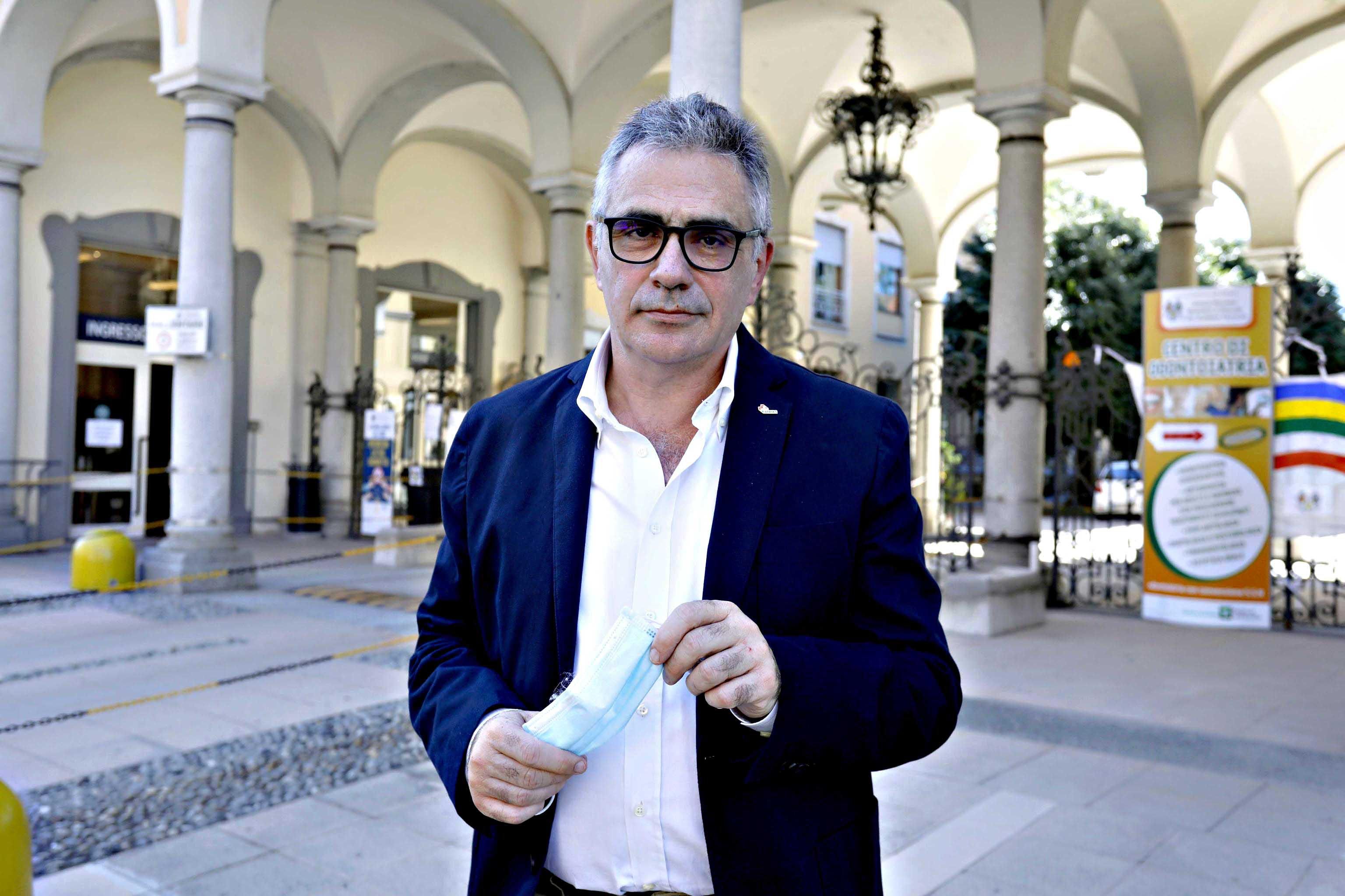 Selezione dei no vax, Pregliasco insiste: «Hanno male ai piedi? Sopporteranno»