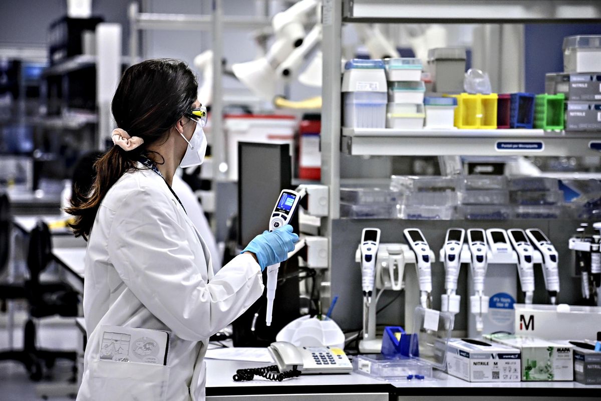 Il mondo usa i monoclonali italiani, l’Italia no