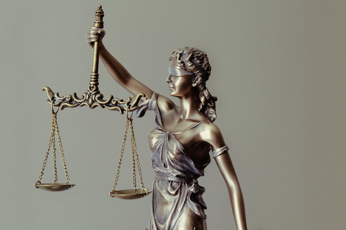 Lawyers Share The Most Laughable 'I'm Not A Lawyer, But…" Claims They've Ever Heard