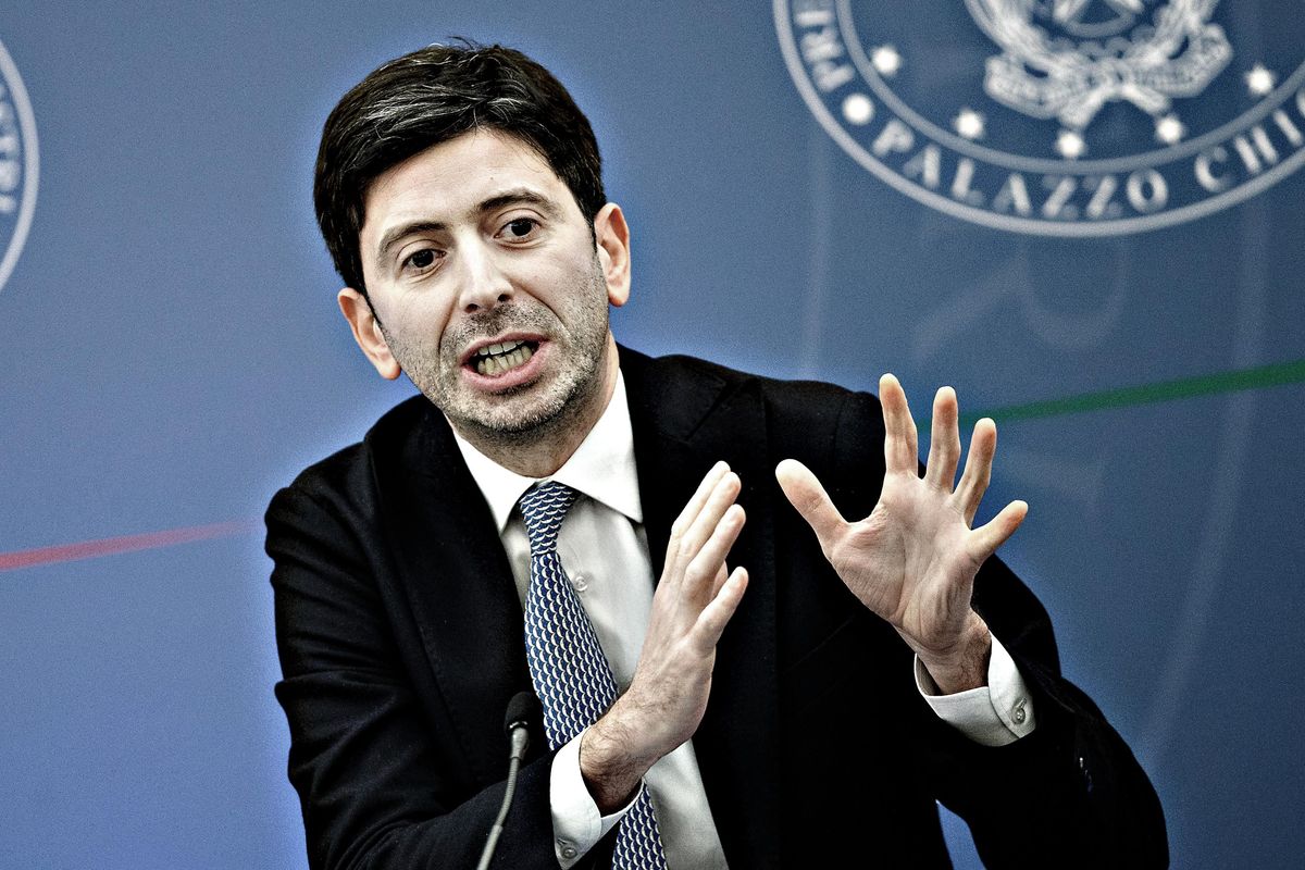 Mentre Speranza dà la caccia ai no vax in farmacia mancano persino gli antibiotici