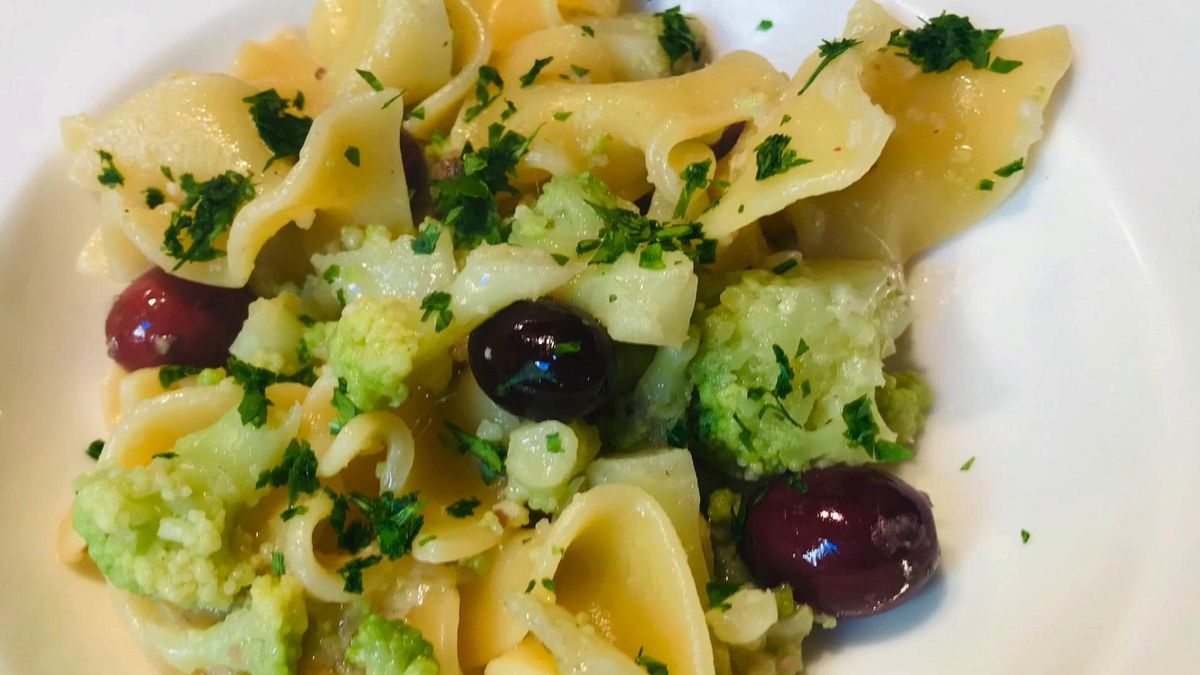 Cuciniamo insieme: trucioli di pasta con cavolo e acciughe