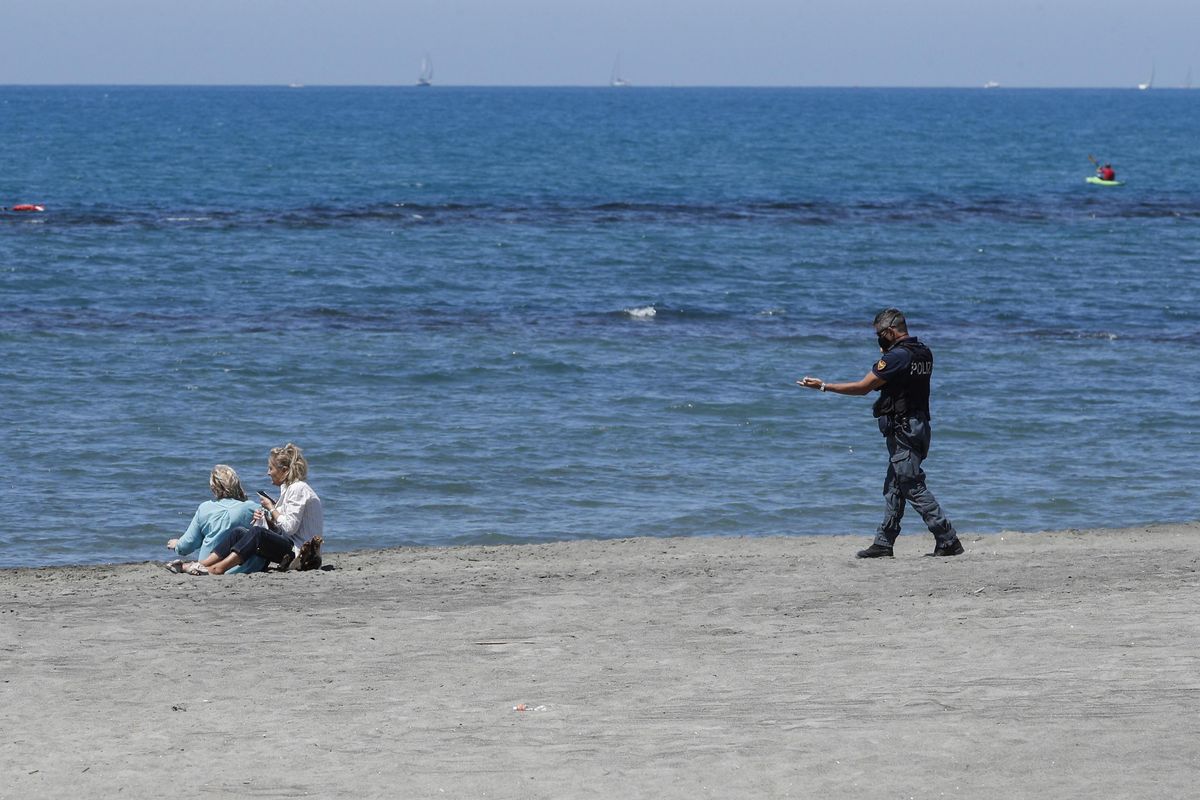 Finita la psicosi resteranno le ferite della guerra civile sanitaria