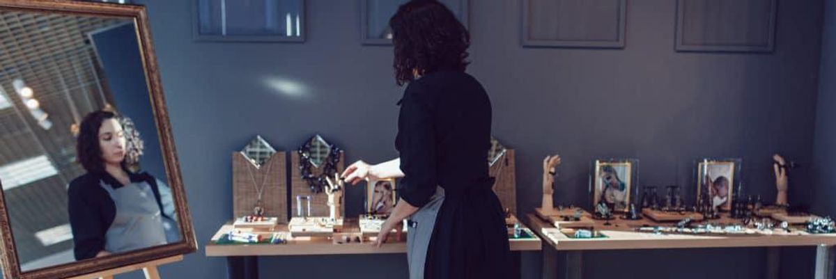 Woman wearing an apron in an art studio 