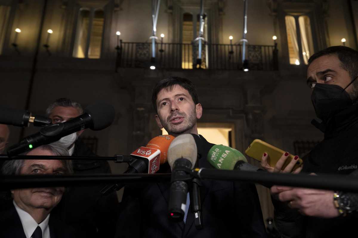 Tutti i flop dell’addetto a chiusure e contagi