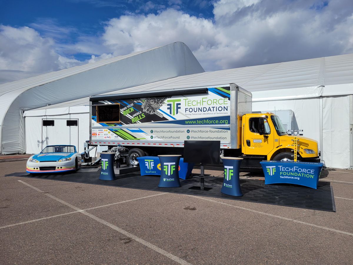 Penske Truck Leasing Helps Mobilize the TechForce’s STEM Center