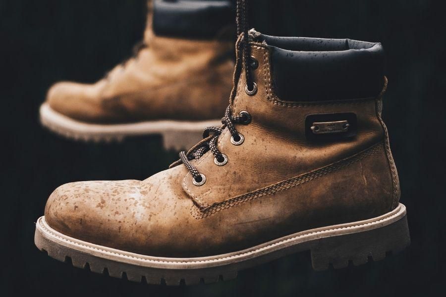 A story about two pairs of boots illustrates how rich people get