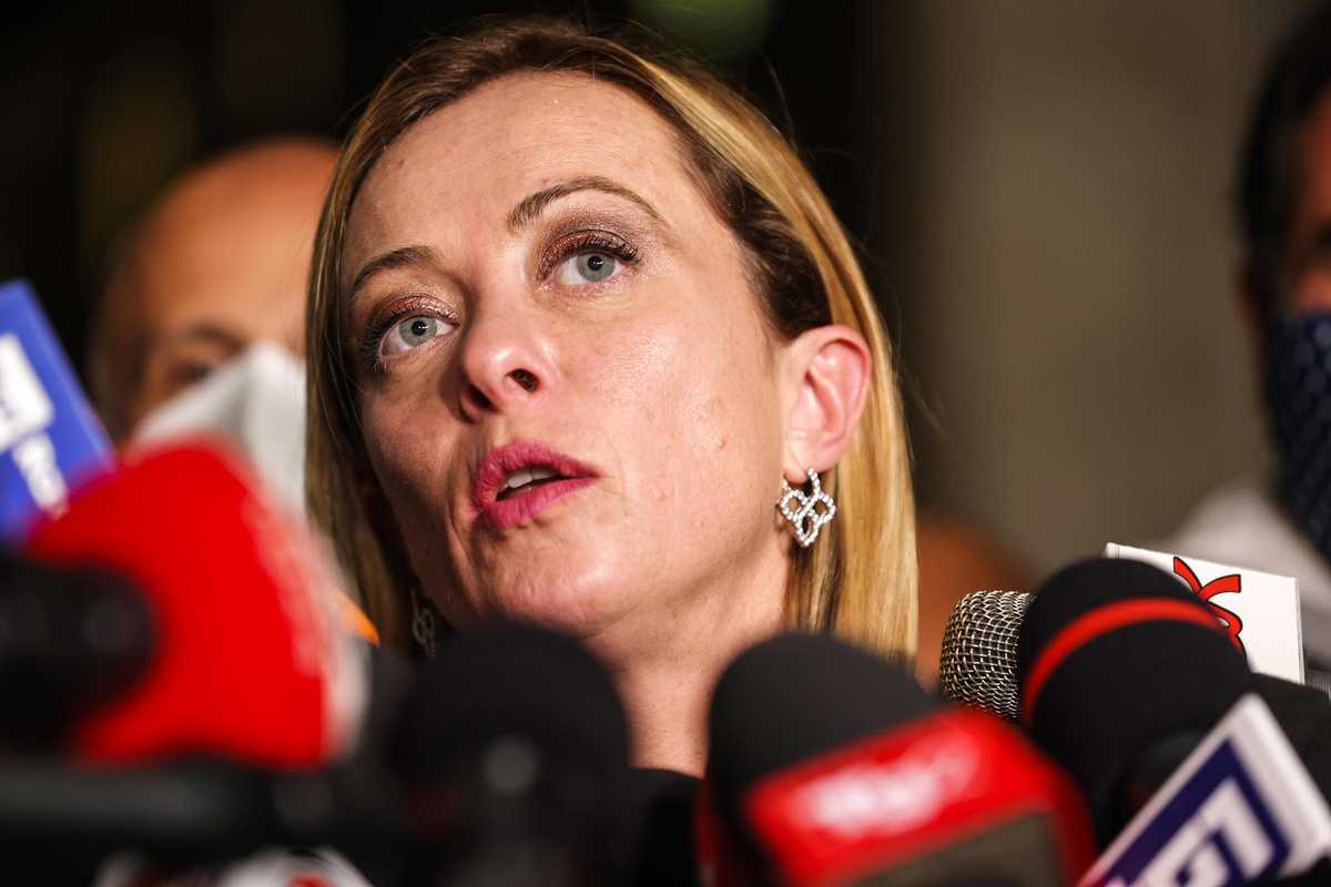 Fi si squaglia, il centrodestra va a sbattere. Ora si cerca l’intesa: «Presidente donna»