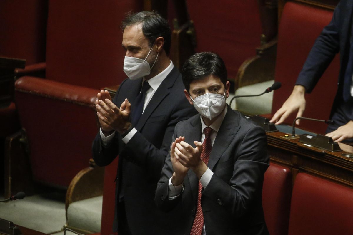 Accanimento terapeutico sull’Italia. Sarà sempre emergenza sanitaria