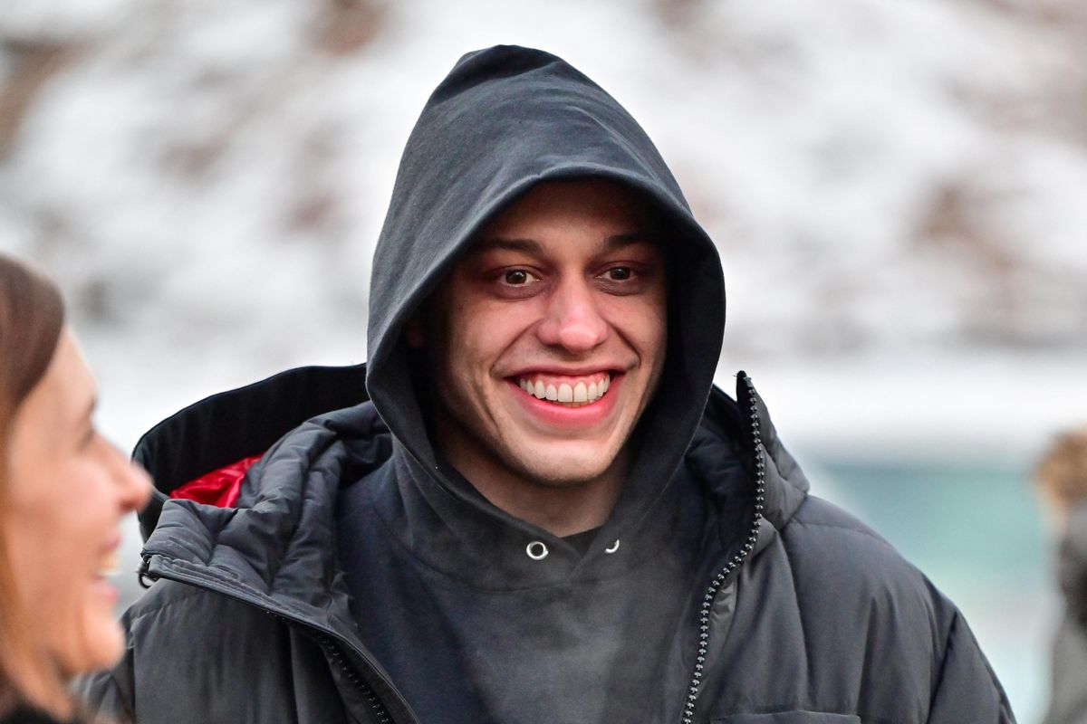 Pete Davidson Wants a Truce With Syracuse After Getting Boos - PAPER  Magazine