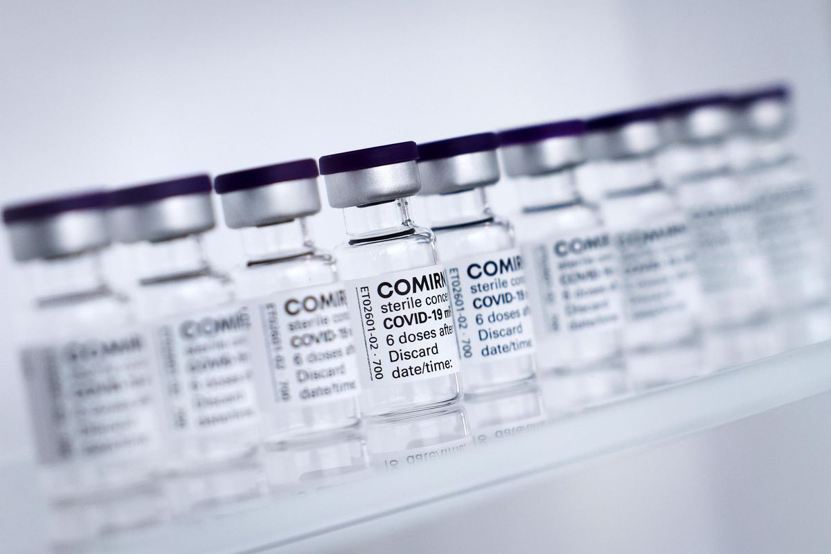 Il vaccino Pfizer fa il miracolo. Economico