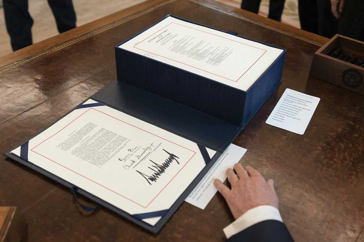 More Classified Papers In Trump's Mar-a-Lago Bedroom (And Aide's Laptop)