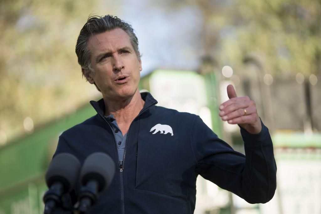 Serial Hypocrite Gavin Newsom Pictured Without Mask At NFC Championship ...