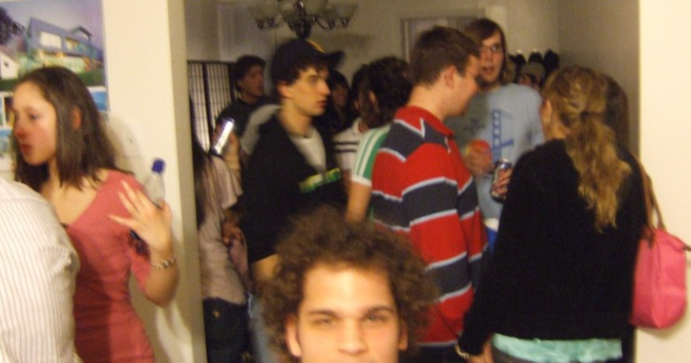 People are sharing the telltale signs that it's definitely time to 'leave a party'