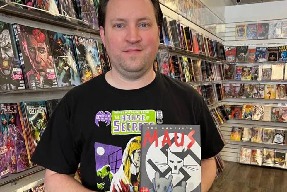 Comic Book Guy Sends Free Copies Of 'Maus' To TN Kids. That's How You Beat Nazis!