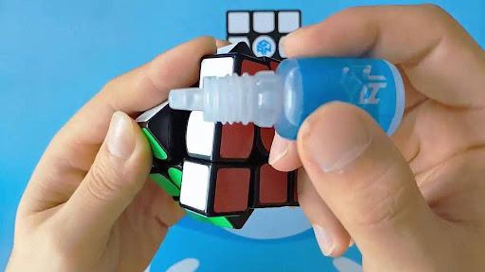 How to lubricate a Rubik's Cube
